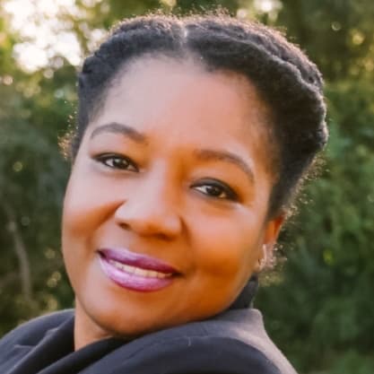 Luz Lopez-Knicrumah avatar