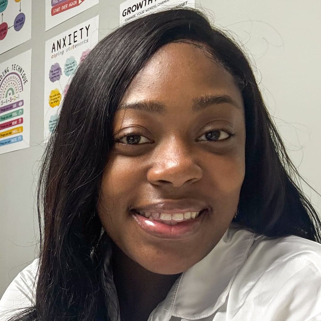 ArShonye' Henderson headshot