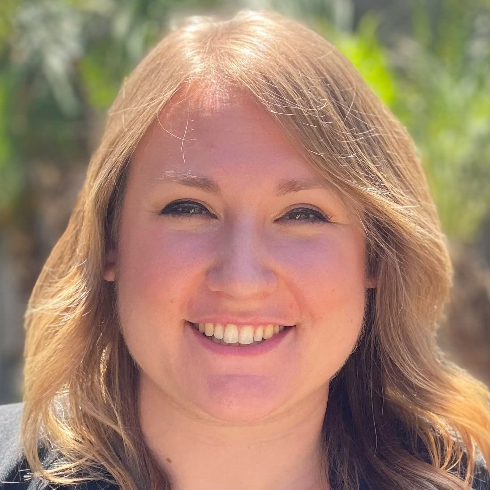 Julia Kharkar headshot
